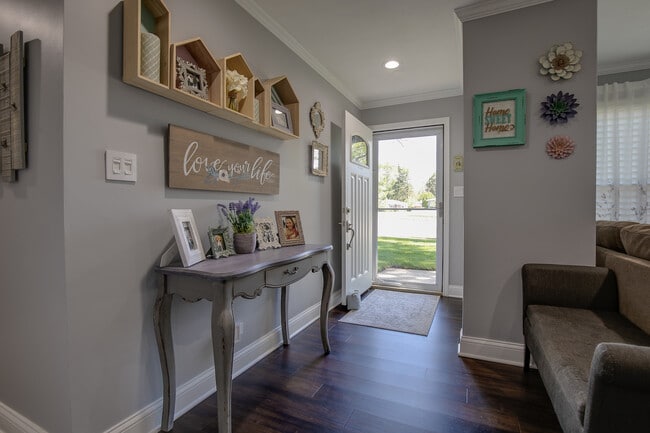 Building Photo - 523 Hawley Ct