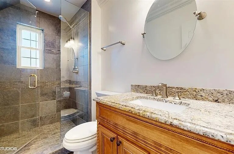 Building Photo - 187 Forest St