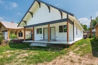 Building Photo - N Waco Ave Duplex