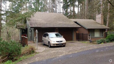 Building Photo - Two Story Tandem home with great privacy