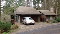 Building Photo - Two Story Tandem home with great privacy