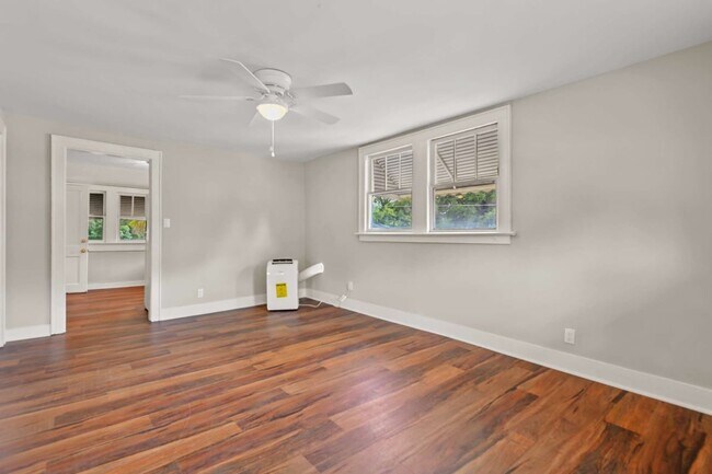 Building Photo - 3530 Admiral Dr