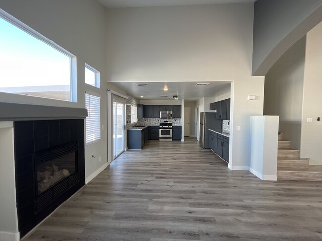 Building Photo - Beautiful modern 2 story home located in N...