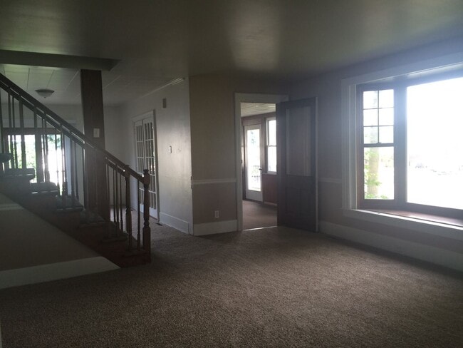 Building Photo - 417 Crooks Ave