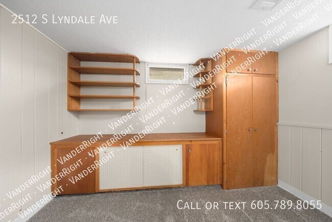Building Photo - 2512 S Lyndale Ave