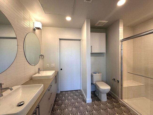 Building Photo - Modern Gated Community, Top Floor Unit with a large balcony, 2 Bedrooms 1.5 Baths Condo for Rent ...