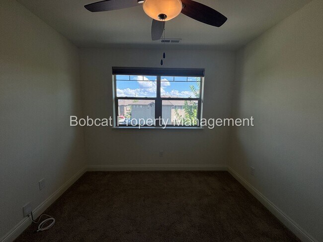 Building Photo - 3 Bed, 2.5 Bath, Townhome Located in Carson City - Mills Landing Community