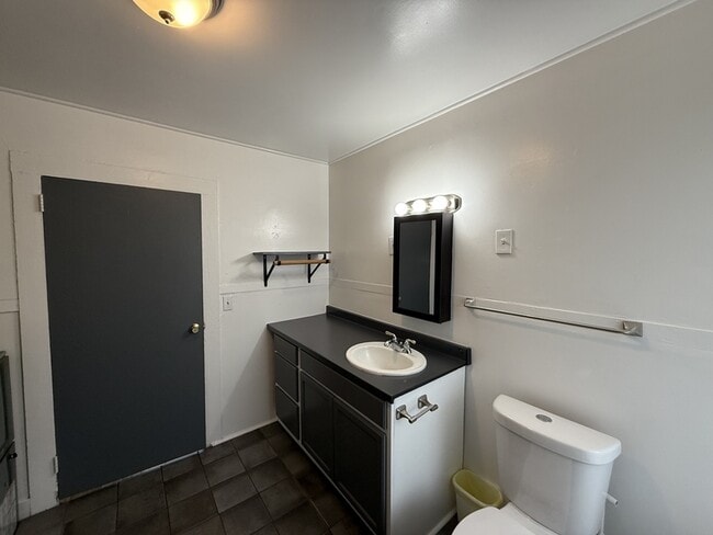 Building Photo - 1321 SE Mill St