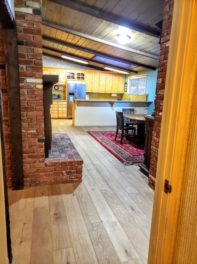 Building Photo - Mostly Furnished Bishop home with large living, dining space and a sun room.