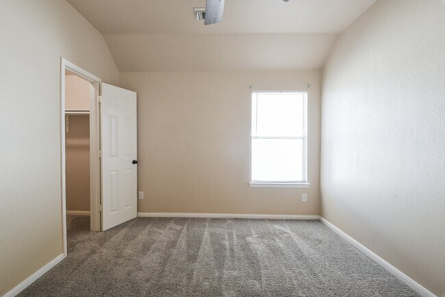 Building Photo - 5410 Linden Grove Ct