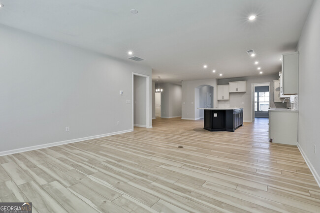 Building Photo - 148 Soundview Trce