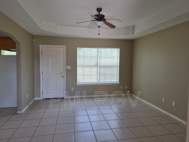 Building Photo - 8314 N Val Verde Rd