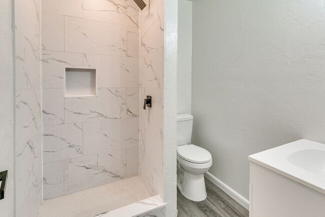 Building Photo - 2417 Becker Pl