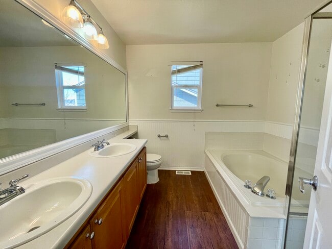 Building Photo - 1422 Hyacinth Way