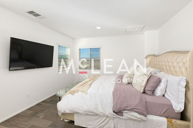 Building Photo - Gorgeous 2-Story 4-Bedroom Home with Loft ...
