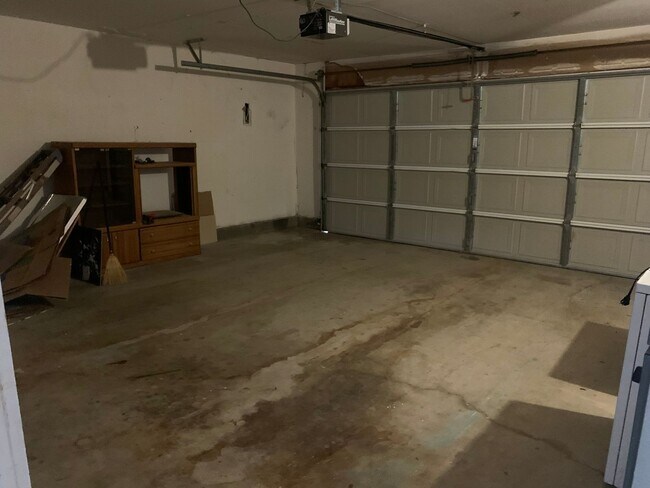 Building Photo - One Story Home with 2 Car Garage