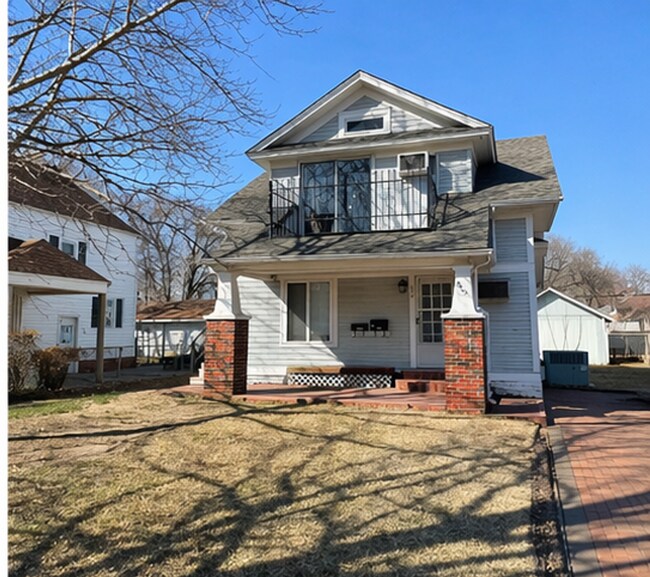 Building Photo - 2410 W Douglas Ave