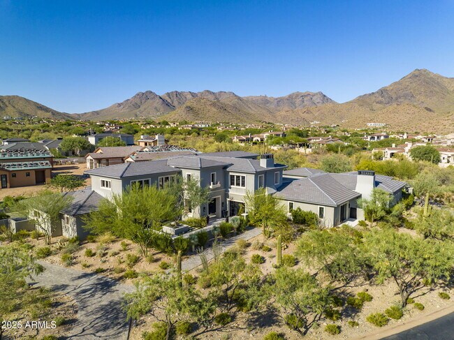 Building Photo - 10110 E Siesta Ln