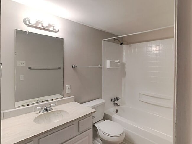 Building Photo - No Application Fee* Plus $250 Off First 2 ...