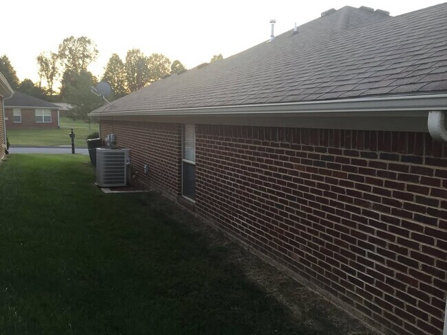 Building Photo - 263 Crockett Dr