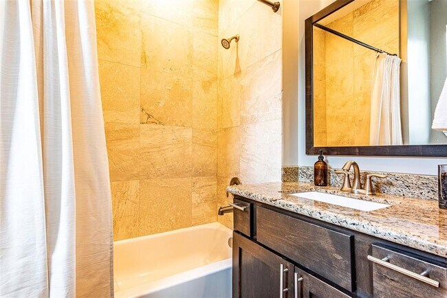 Building Photo - 2510 Chenevert St