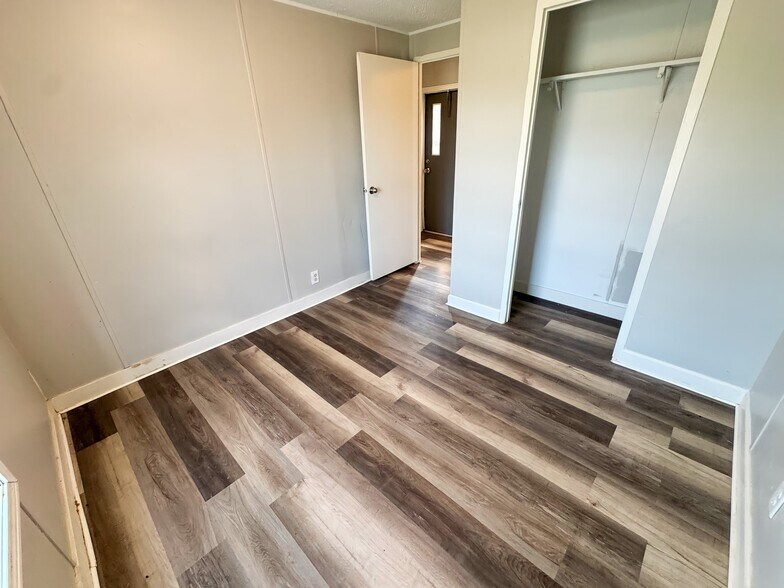 Building Photo - 2552 Smith Ave