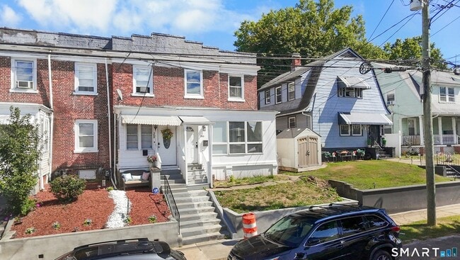 Building Photo - 366 Remington St