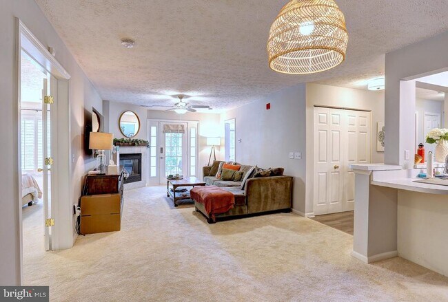 Building Photo - 2056 Quaker Way