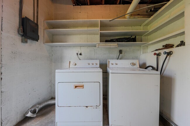 Building Photo - 1410 Herkimer St