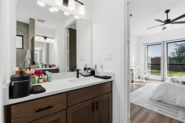 Building Photo - 2427 Mount Healy Ct