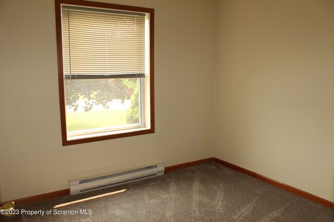 Building Photo - 15 Jeanne Dr