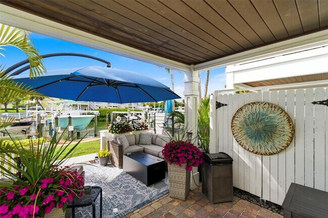 Building Photo - 4751 Coquina Key Dr SE