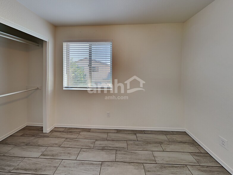 Building Photo - 108 E Calle Del Rondador