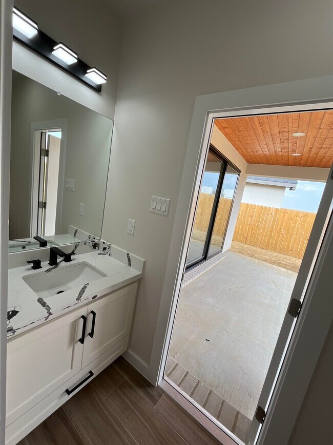 Building Photo - 5731 Beefalo Ln