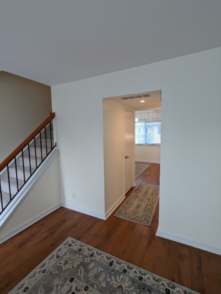 Building Photo - 2494 Glengyle Dr