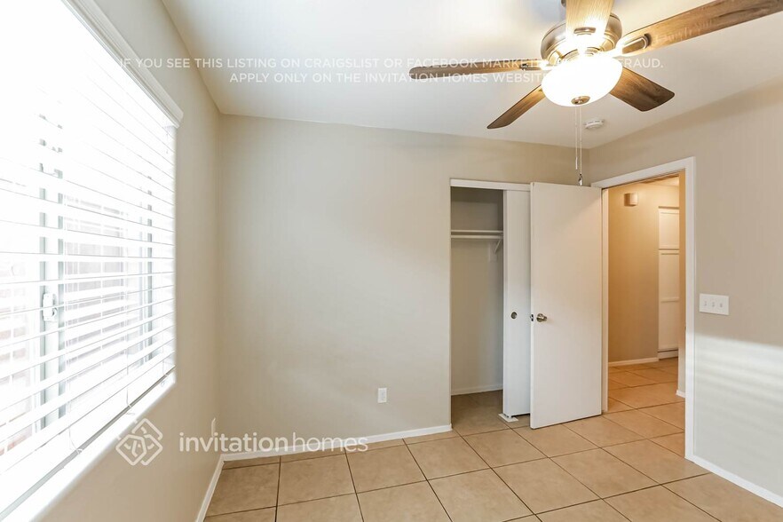 Building Photo - 10763 W Rio Vista Ln