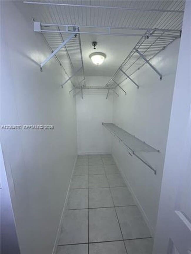 Building Photo - 905 NW 82nd Ave