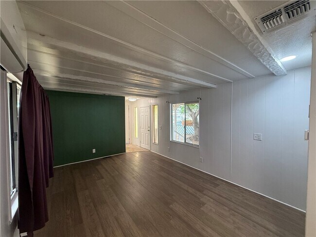 Building Photo - 2915 Thompson Ave