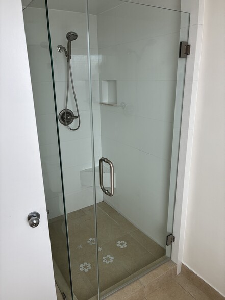 upstairs bathroom - 736 Gould Ave