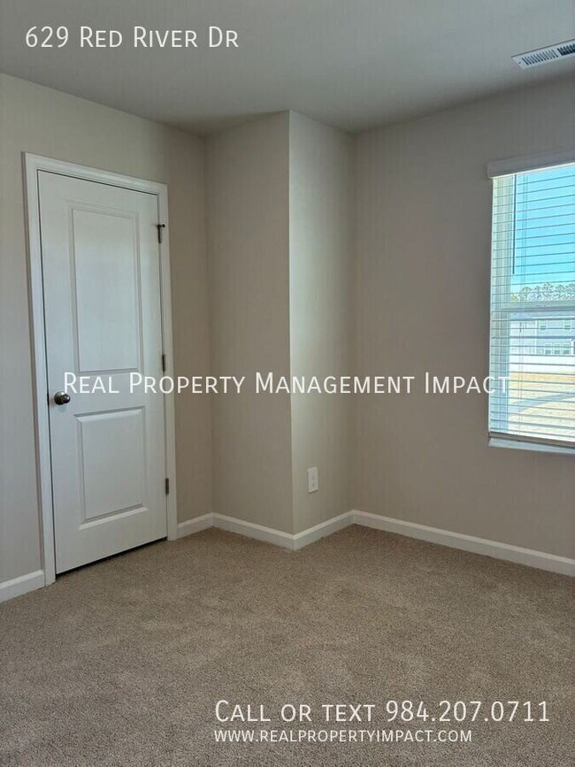 Building Photo - 629 Red River Dr