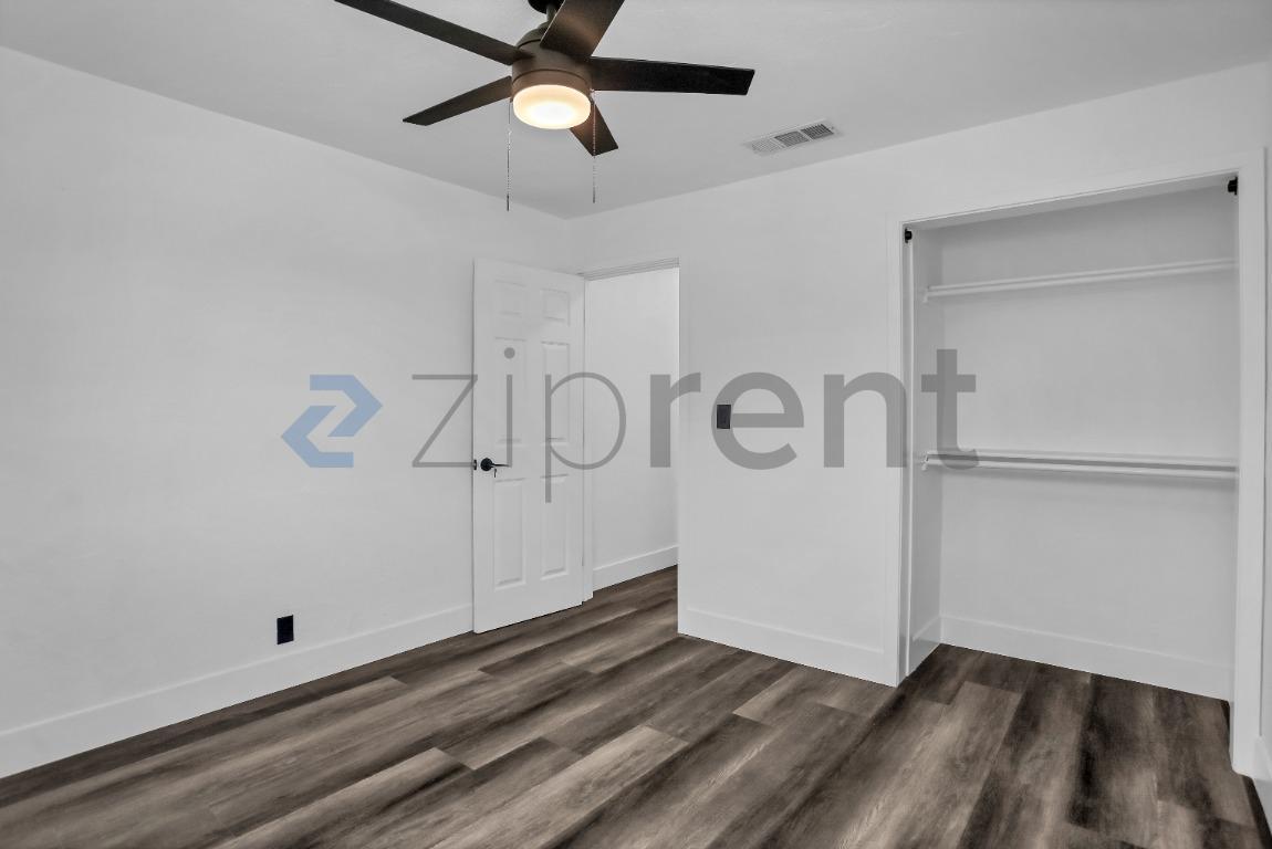 Building Photo - Unit 807