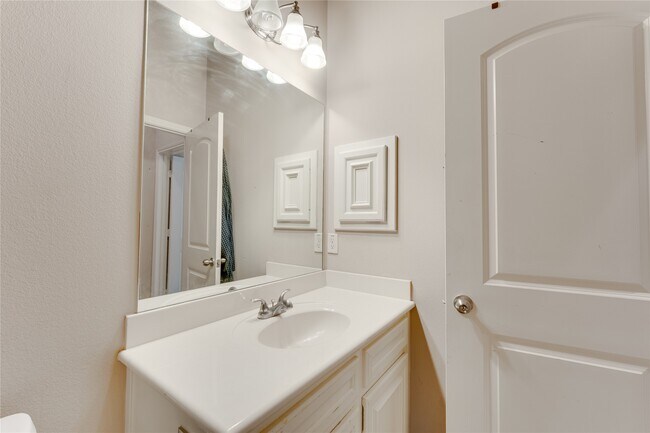 Building Photo - 25806 Palmdale Estate Dr