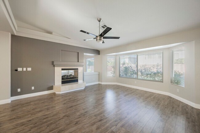 Building Photo - Gorgeous 1 Story Home in Gated Community