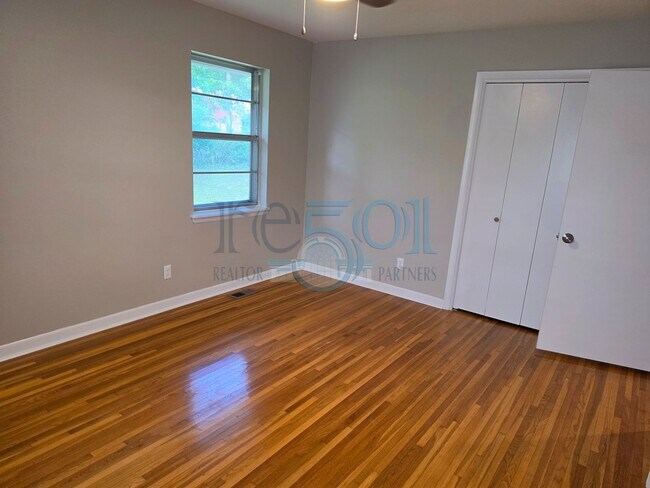 Building Photo - 6601 Blue Bird Dr