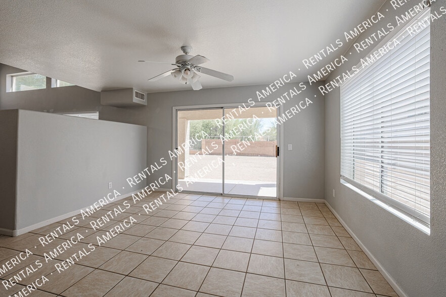 Building Photo - 7441 W Fleetwood Ln