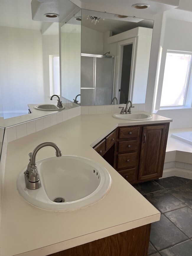 Building Photo - 3171 Horse Thief Dr