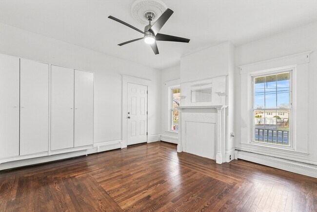 Building Photo - 1142 Washington St