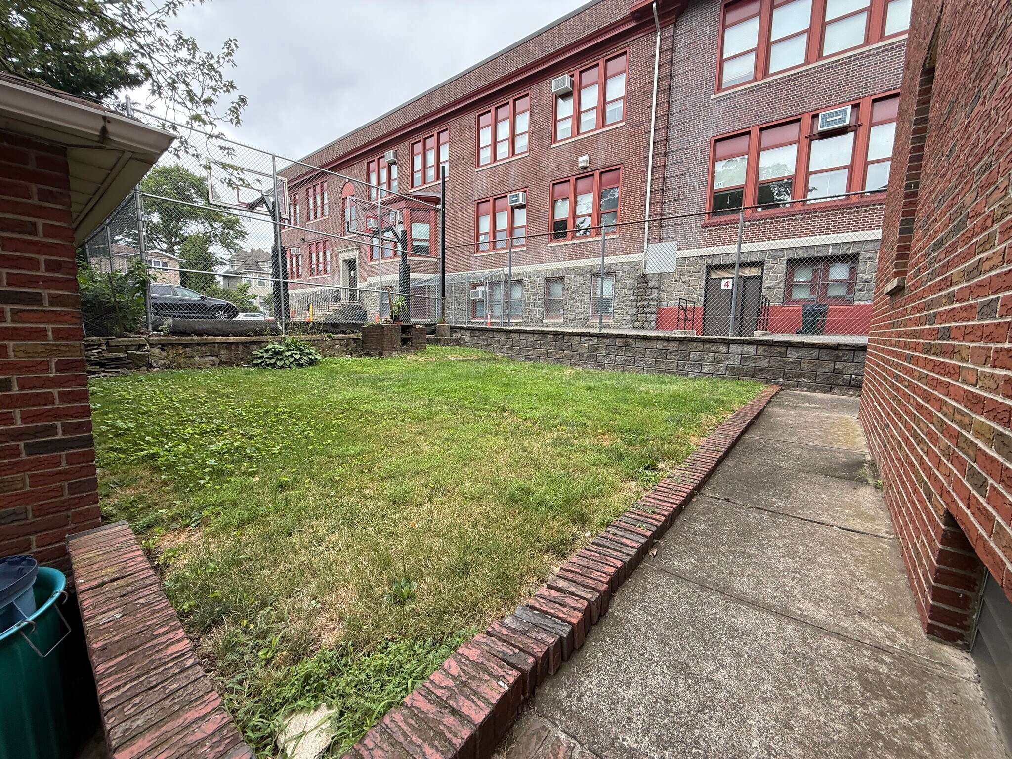 Building Photo - 266 Lawton Ave