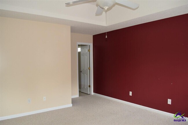 Building Photo - 219 Deer Track Ct