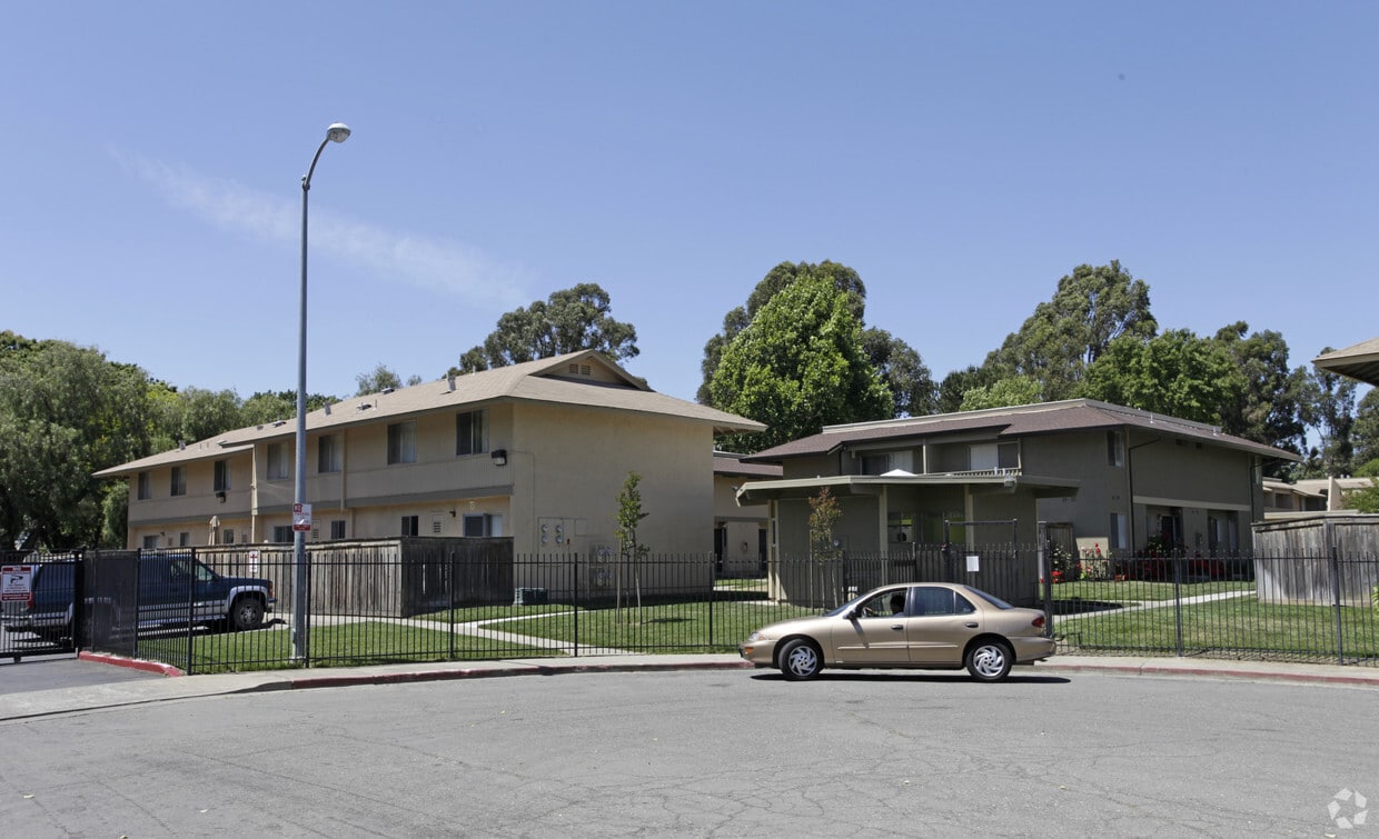 Parkside Villa Apartments - 1650 Park Ln Fairfield CA 94533 | Apartment  Finder